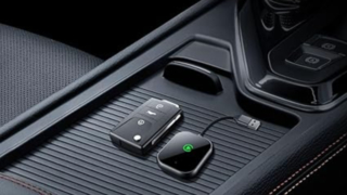 Wireless CarPlay adapter for iPhone, stable 5G connection, CarPlay Dongle plug and play.